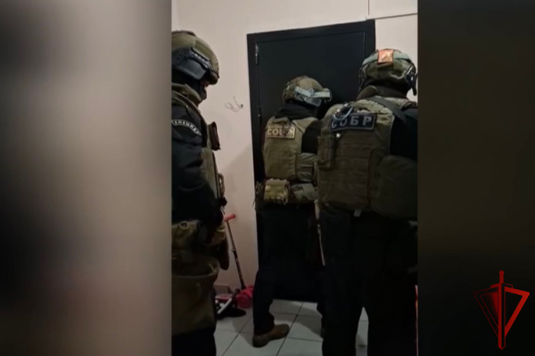 При силовой поддержке спецназа Росгвардии в Твери задержаны подозреваемые в хищении денег у участников СВО