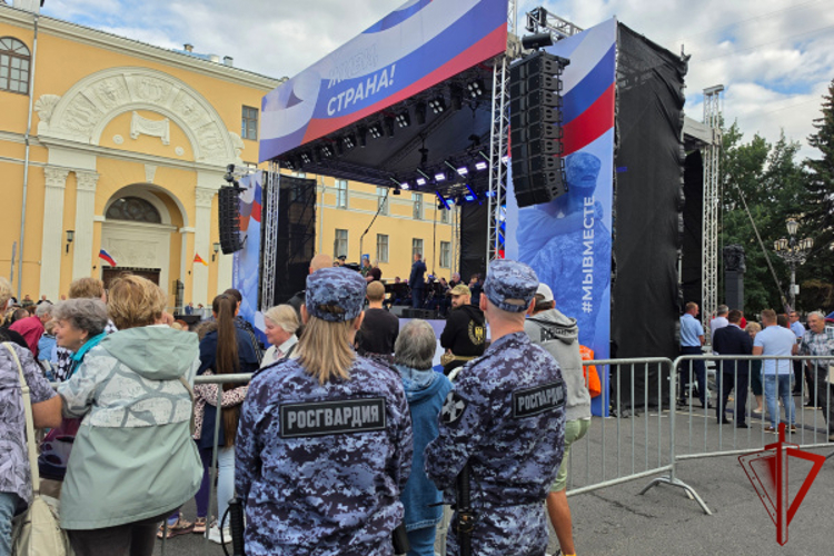 Росгвардейцы обеспечили охрану общественного порядка на масштабном патриотическом концерте в Твери