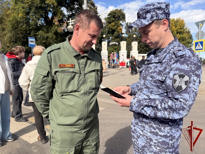 Росгвардейцы обеспечили безопасность тверитян и гостей столицы Верхневолжья во время торжественного открытия  городского сада 