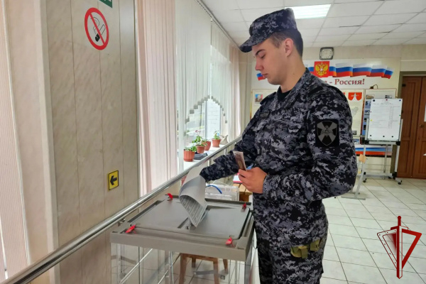 В Твери личный состав Росгвардии принимает участие в едином дне голосования