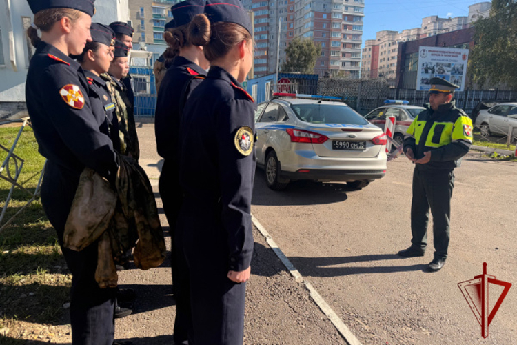 Инспекторы военной автомобильной инспекции регионального Управления Росгвардии  присоединились к акции «Внимание, школа!»