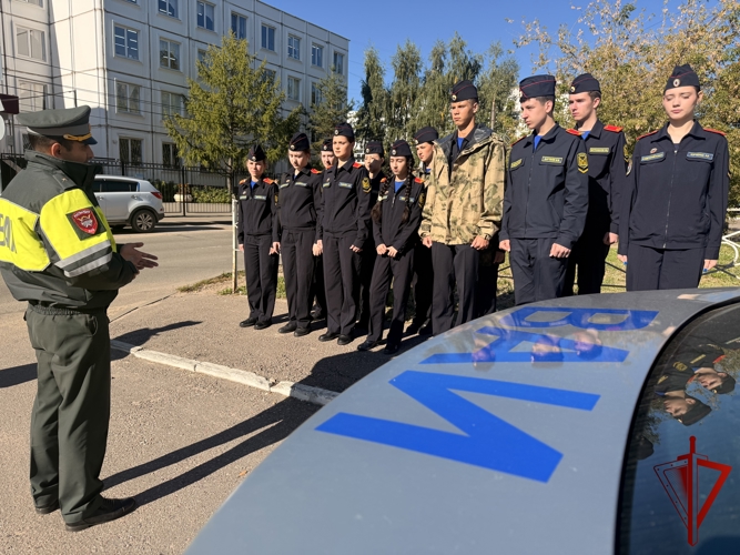 Инспекторы военной автомобильной инспекции регионального Управления Росгвардии  присоединились к акции «Внимание, школа!»