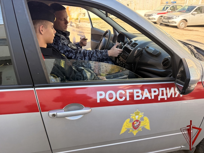 Знакомство с профессией: кадеты Росгвардии начали учебный год с визита в подразделение вневедомственной охраны