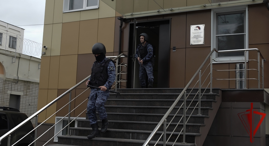 В Твери росгвардейцы отработали навыки реагирования на сигнал «тревога» на объекте телерадиоцентра