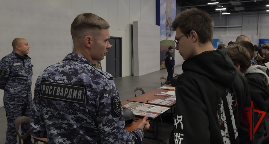В Твери росгвардейцы приняли участие в акции «Молодежь против террора»