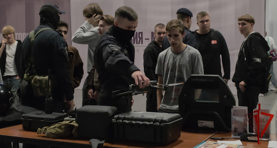 В Твери росгвардейцы приняли участие в акции «Молодежь против террора»