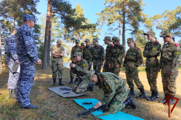 В Твери росгвардейцы выступили судьями на соревнованиях в рамках полевого выхода школьников