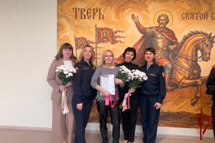 В День учителя личный состав Управления Росгвардии по Тверской области тепло поздравил коллектив педагогов МОУ СОШ №16 с профессиональным праздником