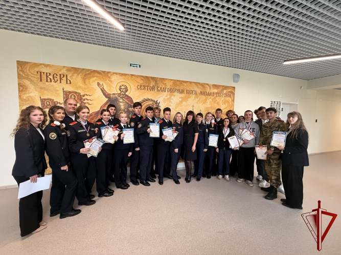 В День учителя личный состав Управления Росгвардии по Тверской области тепло поздравил коллектив педагогов МОУ СОШ №16 с профессиональным праздником