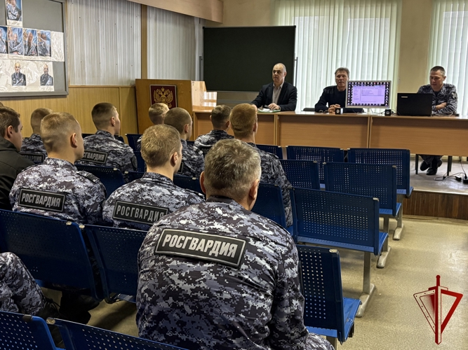 В Управлении вневедомственной охраны по Тверской области прошли занятия с будущими сотрудниками 