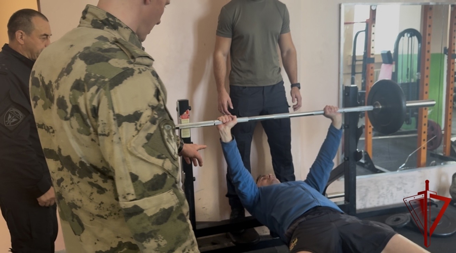 В Твери сотрудники СОБР прошли испытания на геральдический знак II степени