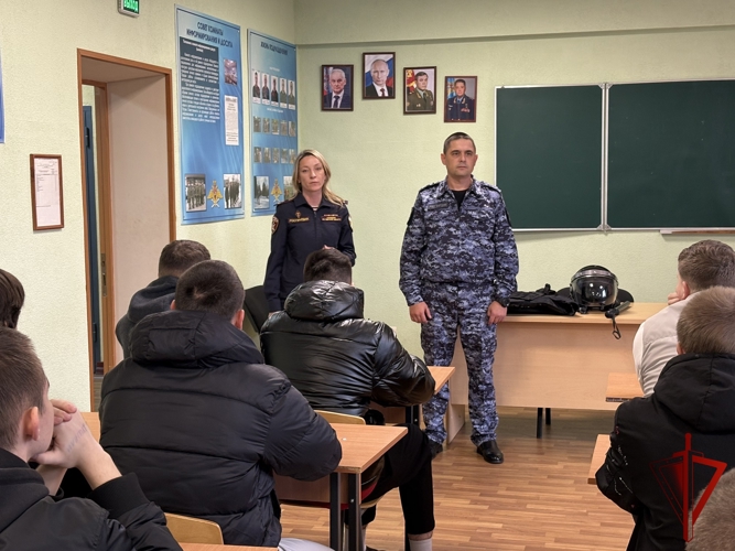 Сотрудники  Росгвардии приняли участие во Всероссийском дне призывника в Твери (видео)
