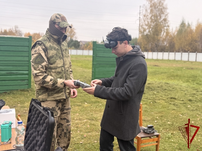 Сотрудники  Росгвардии приняли участие во Всероссийском дне призывника в Твери (видео)