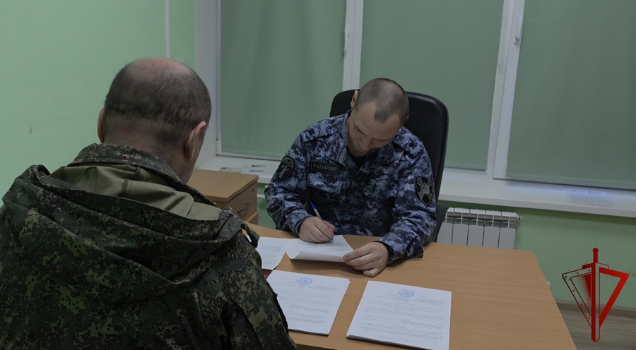 В Твери росгвардейцы передали в зону специальной военной операции свыше 70 единиц гражданского оружия