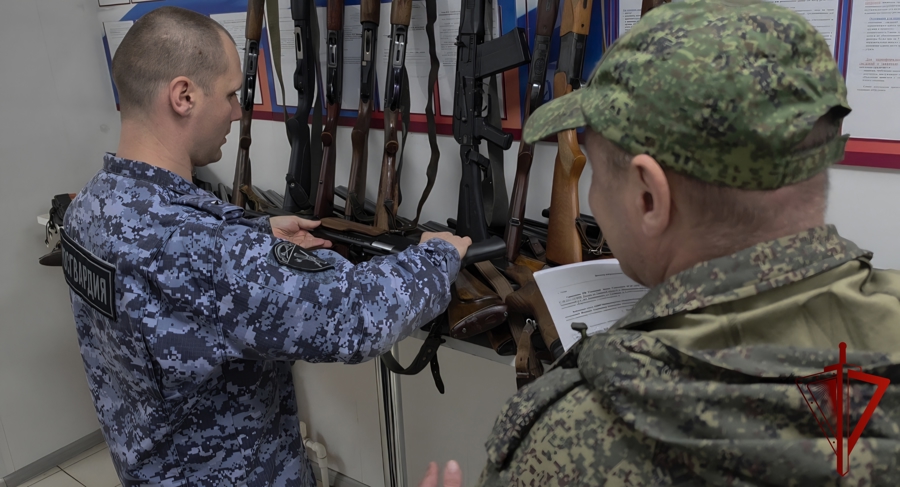 В Твери росгвардейцы передали в зону специальной военной операции свыше 70 единиц гражданского оружия