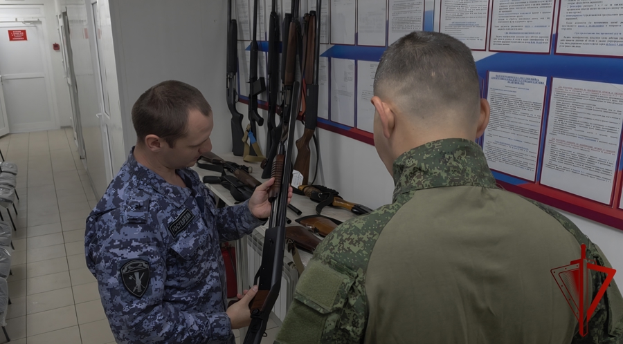 В Твери росгвардейцы передали в зону специальной военной операции свыше 70 единиц гражданского оружия